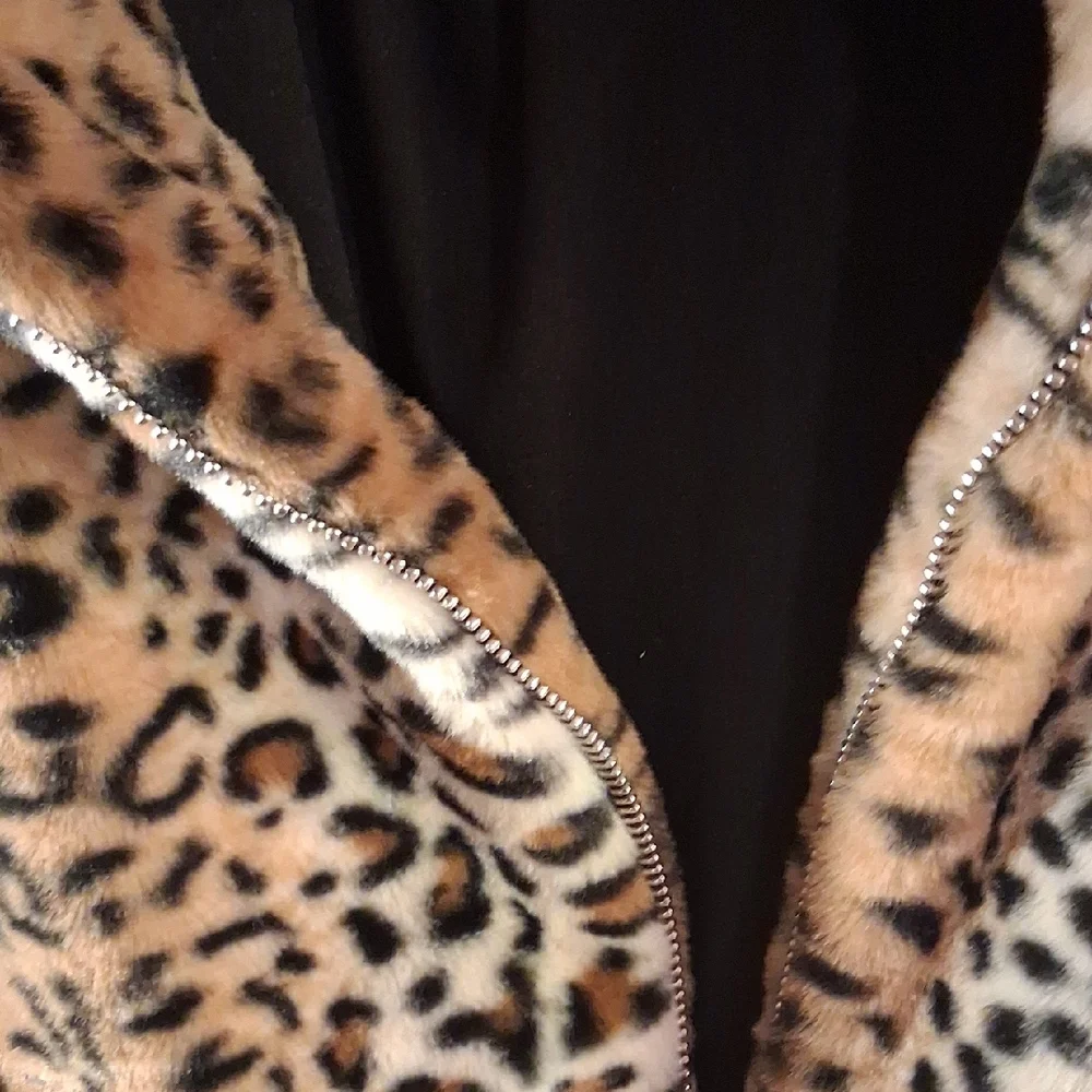 No Boundaries Leopard Print Teddy Jacket in Tan and Black - Picture 3 of 12